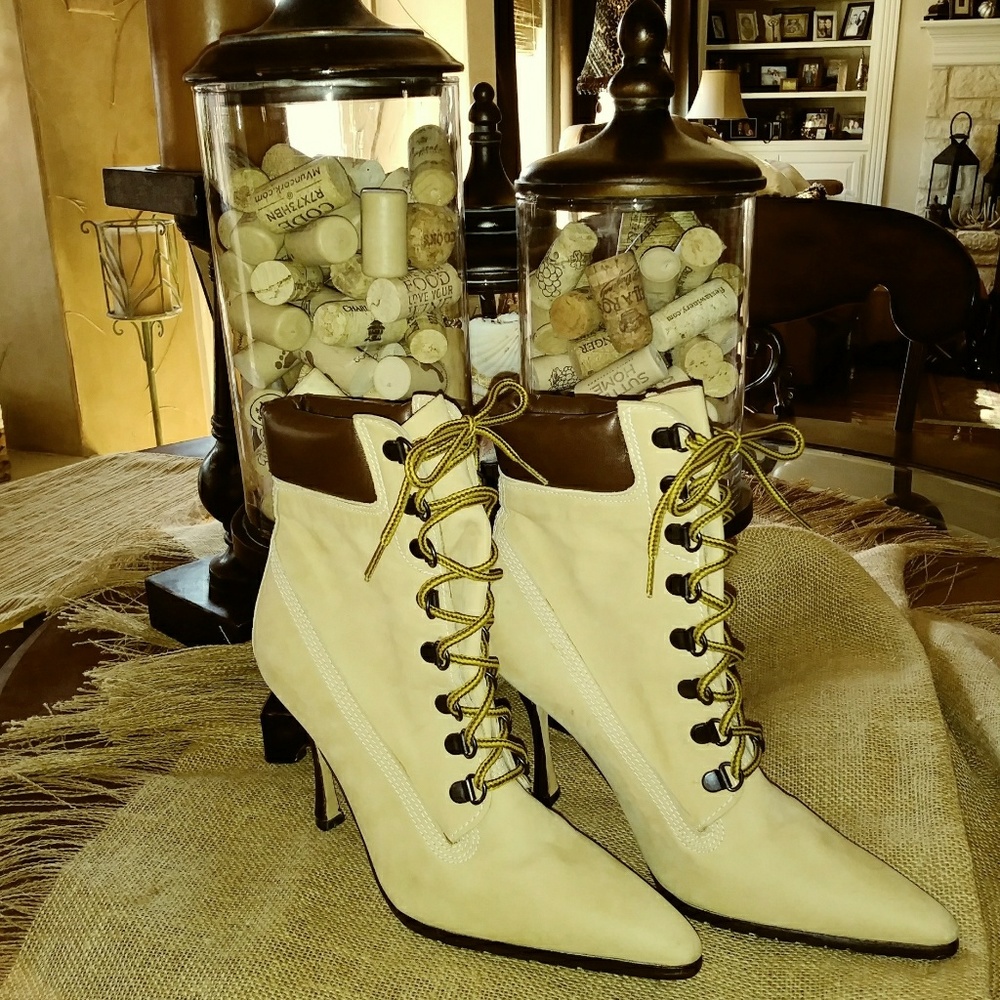 Manolo Blahnik Oklamod Nude Ankle Boots - Picture 1 of 6